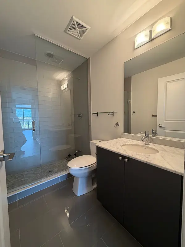 25 Fontenay CT #801, Toronto W08, ON M9A 0C4