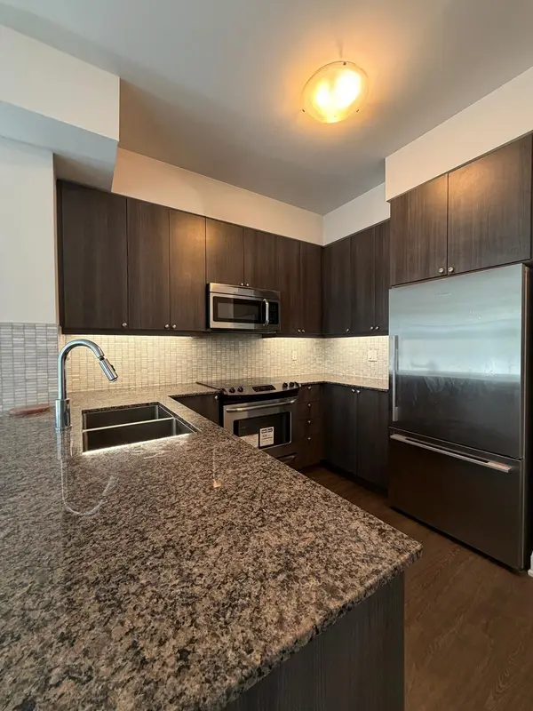 25 Fontenay CT #417, Toronto W08, ON M9A 0C4