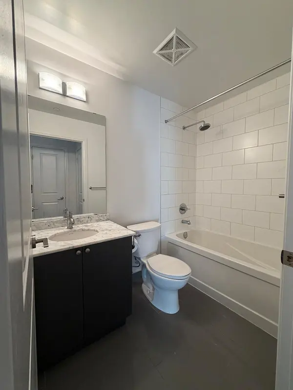 25 Fontenay CT #417, Toronto W08, ON M9A 0C4