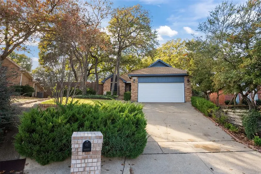 4922 Canberra Lane, Arlington, TX 76017