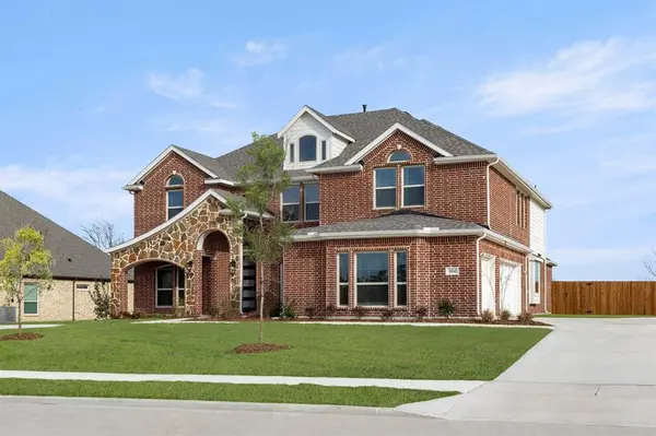 804 S Hidden Lakes Drive, Desoto, TX 75115