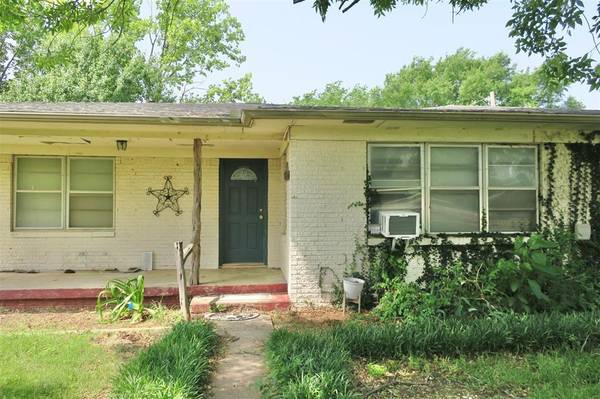1689 N Highway 81 N, Bowie, TX 76230