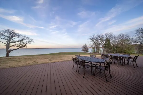 500 Waters Edge Drive #214, Lake Dallas, TX 75065