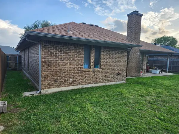 609 Betsy Ross Drive, Arlington, TX 76002