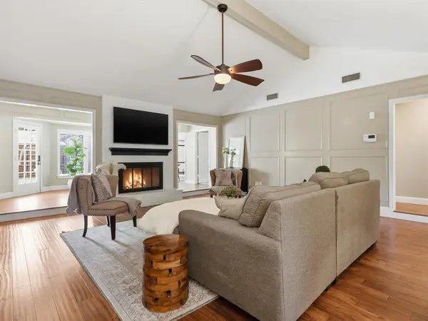 205 Circleview Drive N, Hurst, TX 76054
