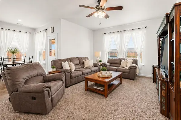 142 Wagon Mound, Waxahachie, TX 75167