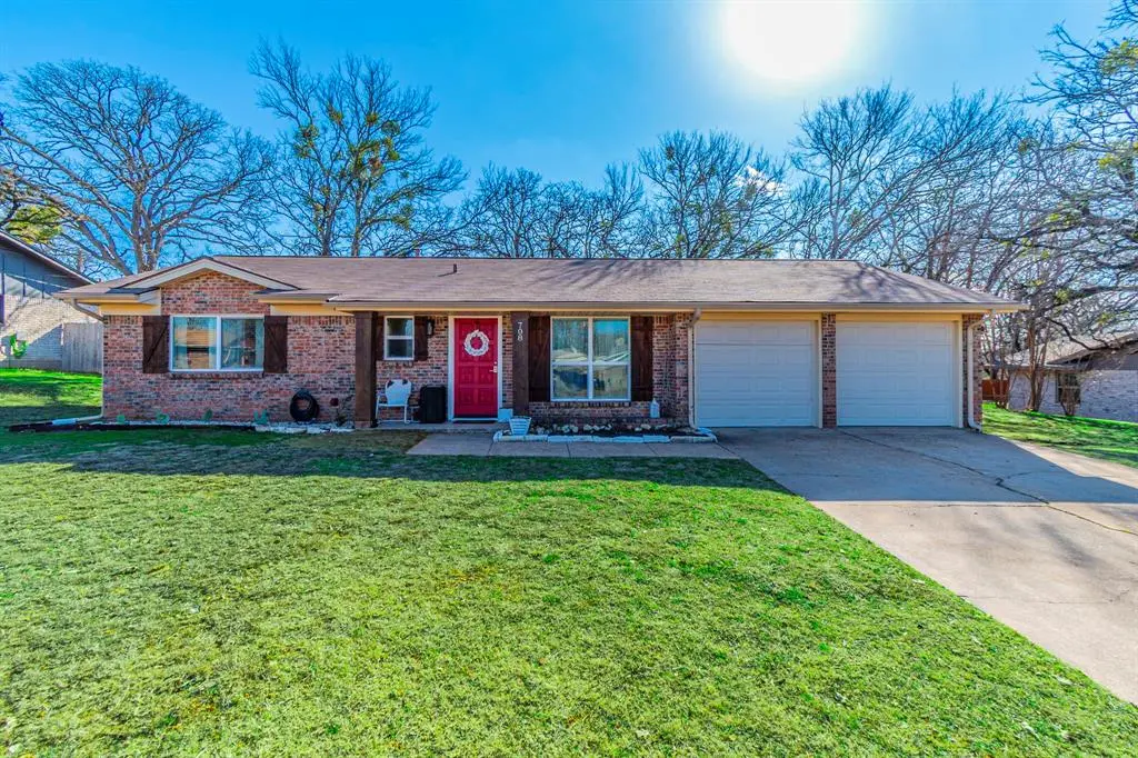 708 N Stewart Street, Azle, TX 76020