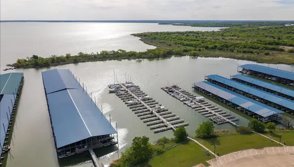 920 Waters Edge, Sanger, TX 76266