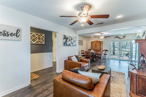 708 N Stewart Street, Azle, TX 76020
