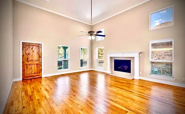 700 N Irving Heights Drive, Irving, TX 75061