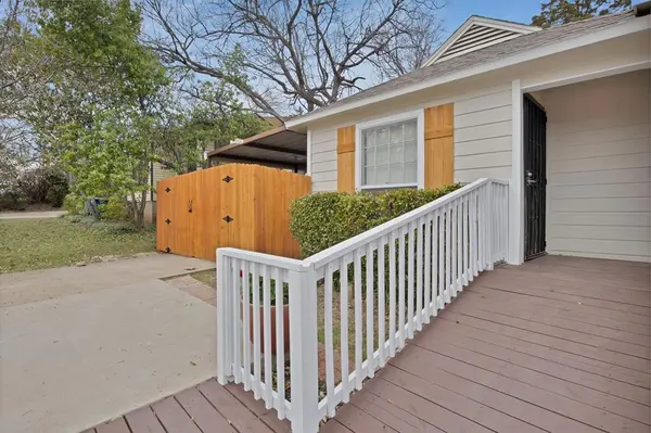 2815 W 8th Street, Dallas, TX 75211