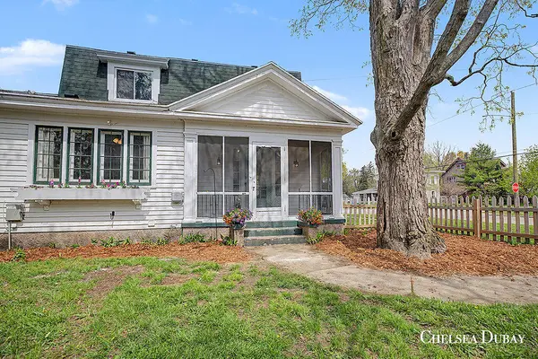 424 Lincoln LK, Lowell City, MI 49331