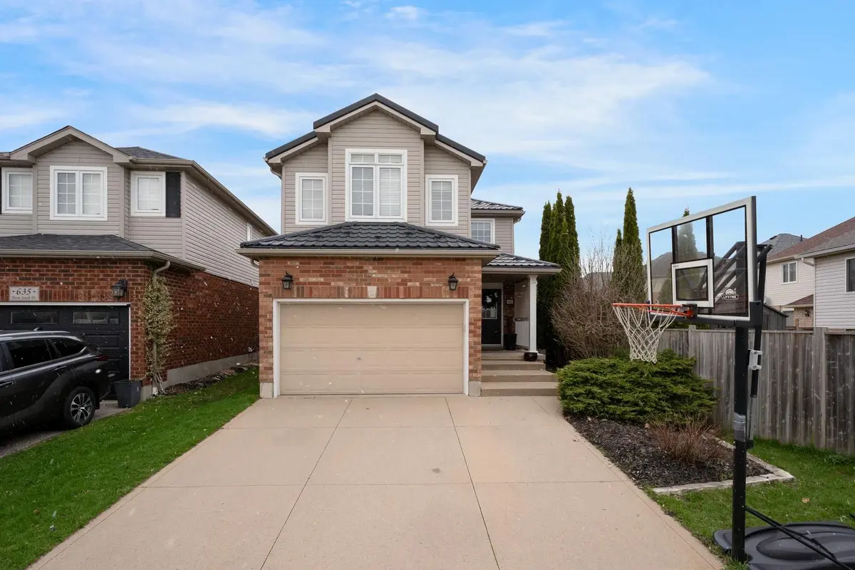 631 Doon South DR, Kitchener, ON N2P 2X5
