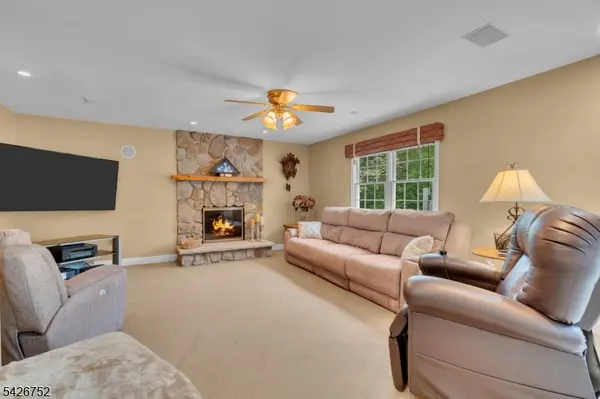 617 Van Liew Ct, Hillsborough Twp., NJ 08844