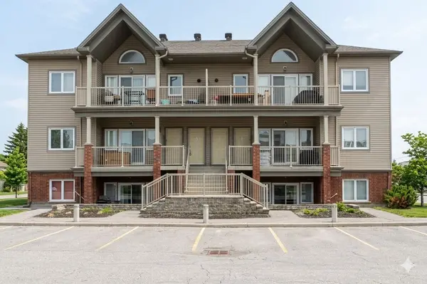 135 Harthill WAY #B, Barrhaven, ON K2J 5V1