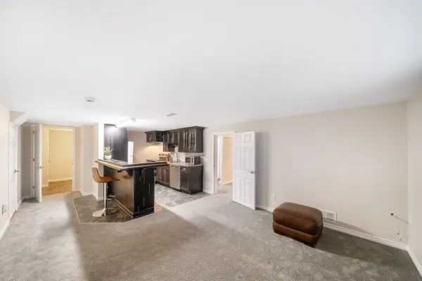 7 Oakley Park SQ, Barrie, ON L4M 2J9
