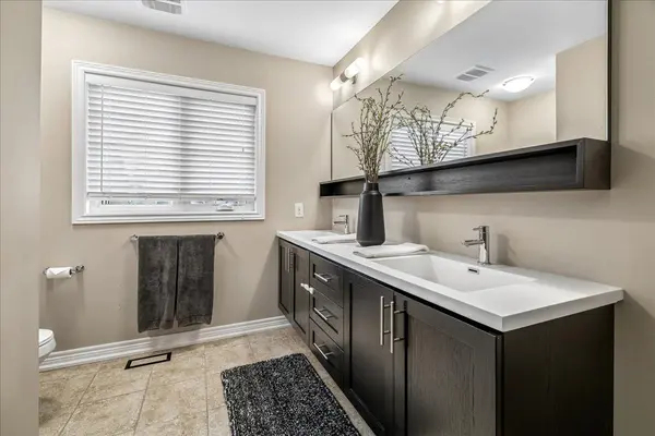 59 Waterview LN, Grimsby, ON L3M 0H2