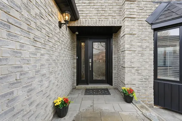 23 Golfview CRES, Hamilton, ON L9H 6V1
