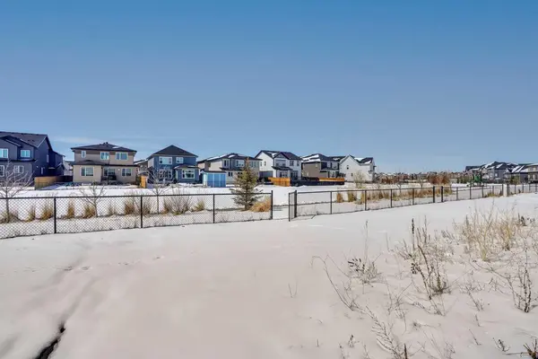 230 Kinniburgh LOOP, Chestermere, AB T1X 2S7