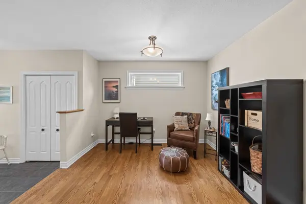 232 Deerfox DR, Barrhaven, ON K2J 4Z2