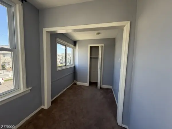 734 Pennington St, Elizabeth City, NJ 07202