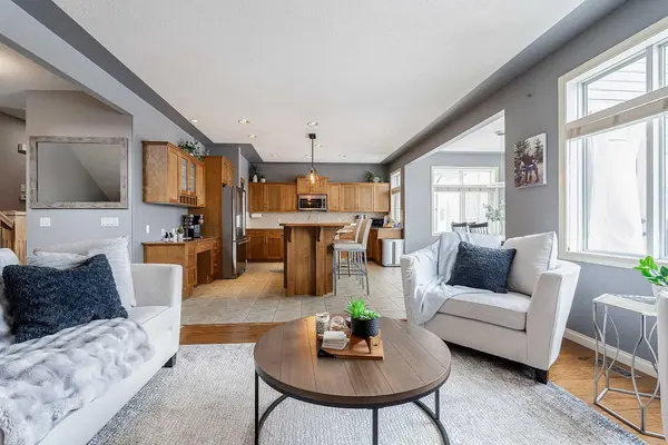 812 Coopers DR SW, Airdrie, AB T4B2W3