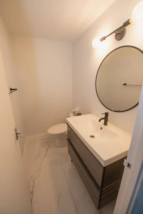 60 Southport ST #908, Toronto W01, ON M6S 3N4