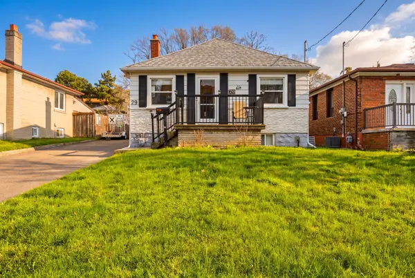 29 Ridge RD, Toronto W05, ON M3M 1C6