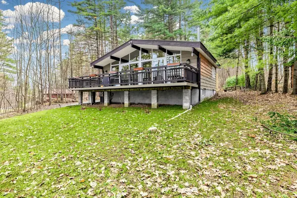 28 Timcourt DR, Tiny, ON L9M 0B9