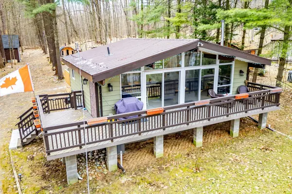 28 Timcourt DR, Tiny, ON L9M 0B9