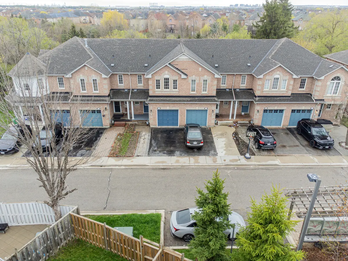 21 Eastview Gate #20, Brampton, ON L6P 1P6