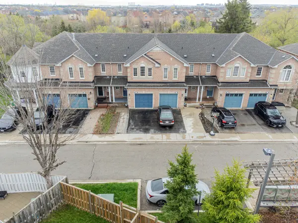 21 Eastview Gate #20, Brampton, ON L6P 1P6