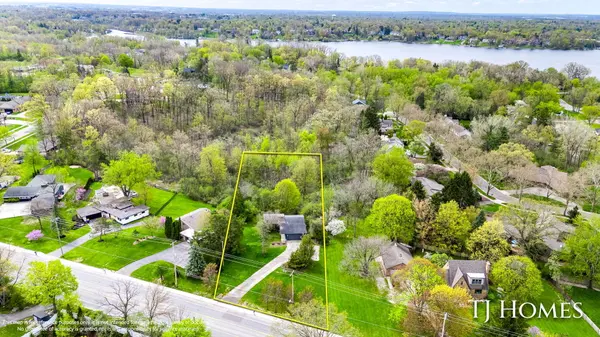 2914 Cascade RD SE, East Grand Rapids, MI 49506