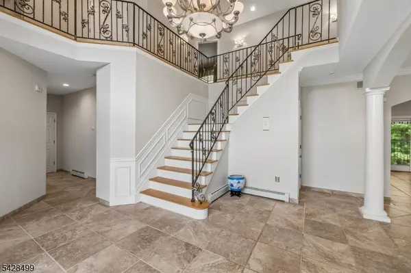 5 Francesca Ct, East Hanover Twp., NJ 07936