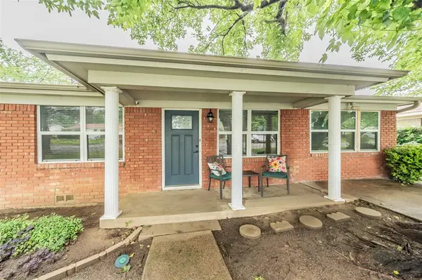 1009 Zelda, Hurst, TX 76053