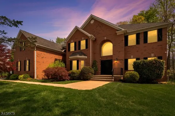 23 Yellowstone Dr, Old Bridge Twp., NJ 08857