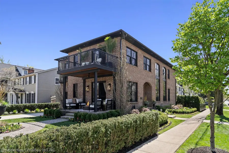850 GREENWOOD ST, Birmingham, MI 48009