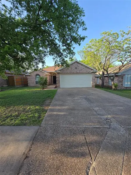 8112 Gibbs Drive, White Settlement, TX 76108