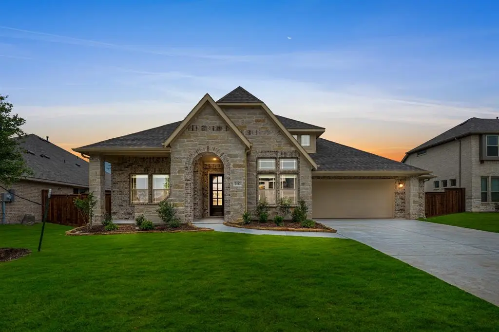 2112 Redding Drive, Mansfield, TX 76084