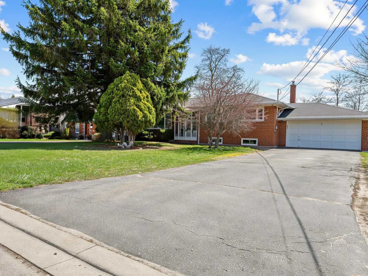 7 White AVE, Toronto E10, ON M1C 1P1