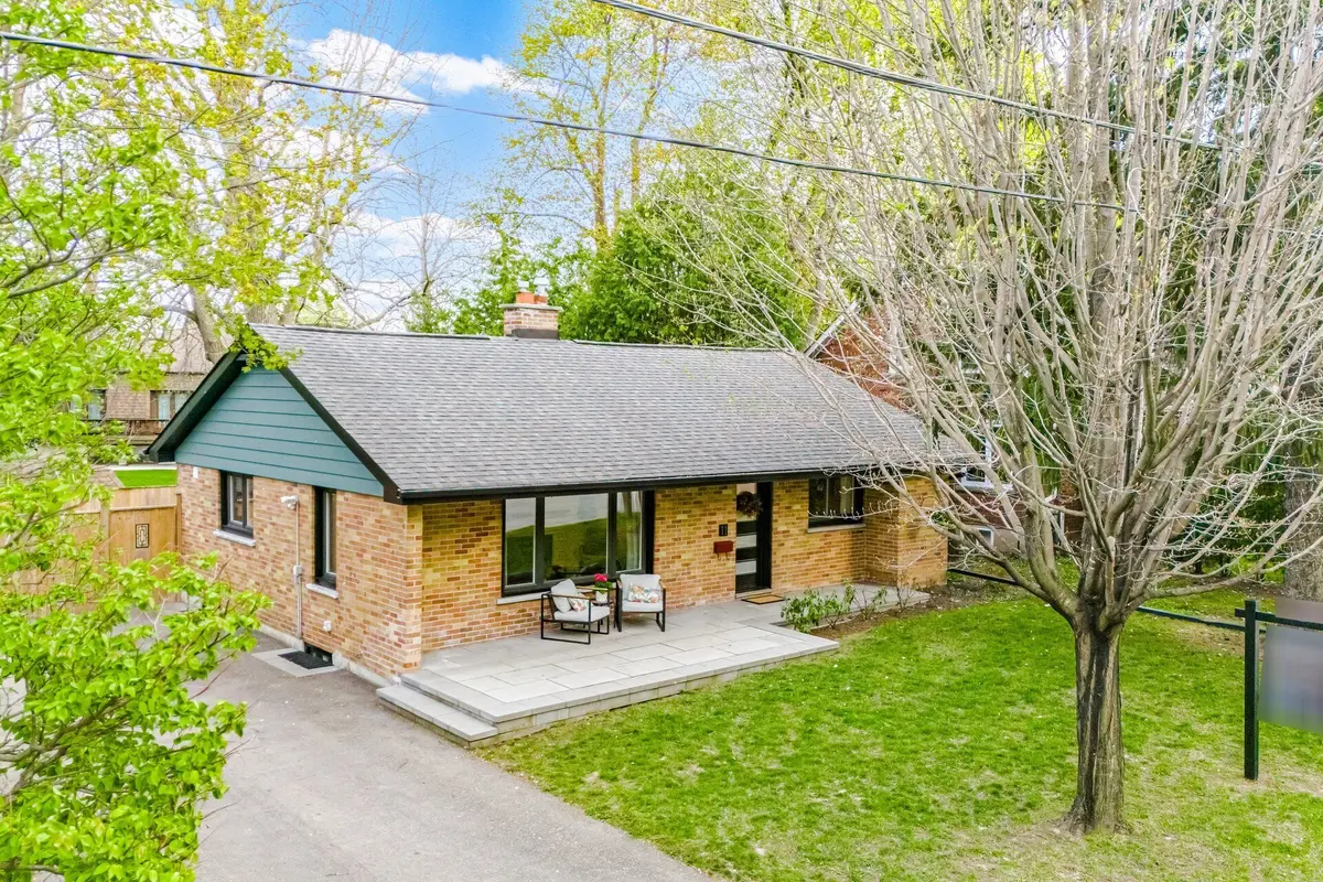 11 Armstrong ST, Brampton, ON L6W 1W7