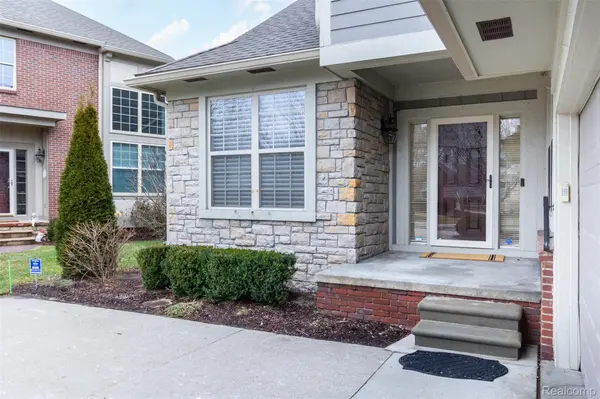 3805 W Winding Brook CIR #22, Rochester Hills, MI 48309