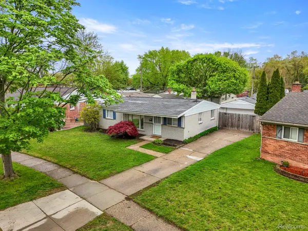 5367 Vivian ST, Dearborn Heights, MI 48125