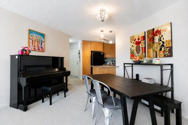 5115 Richard RD SW #216, Calgary, AB T3E7M7
