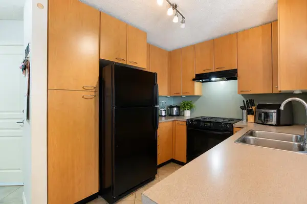 5115 Richard RD SW #216, Calgary, AB T3E7M7