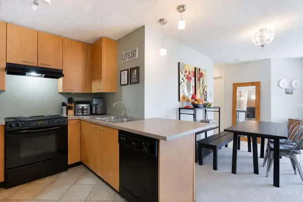 5115 Richard RD SW #216, Calgary, AB T3E7M7