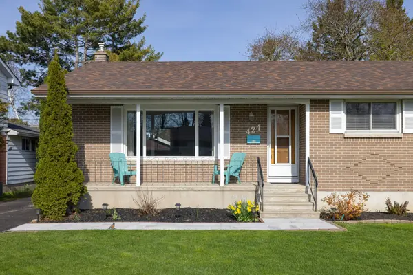 424 Parkview DR, Kingston, ON K7M 4B3