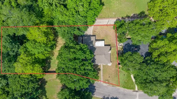 3026 Arapaho Road, Commerce, TX 75428