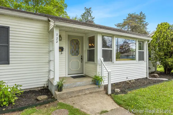 722 N Hudson ST SE, Lowell City, MI 49331
