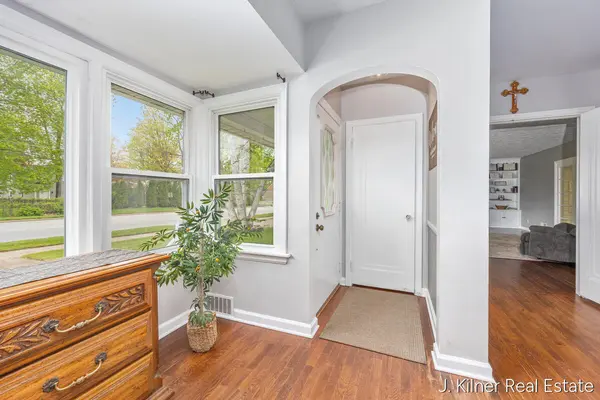 722 N Hudson ST SE, Lowell City, MI 49331